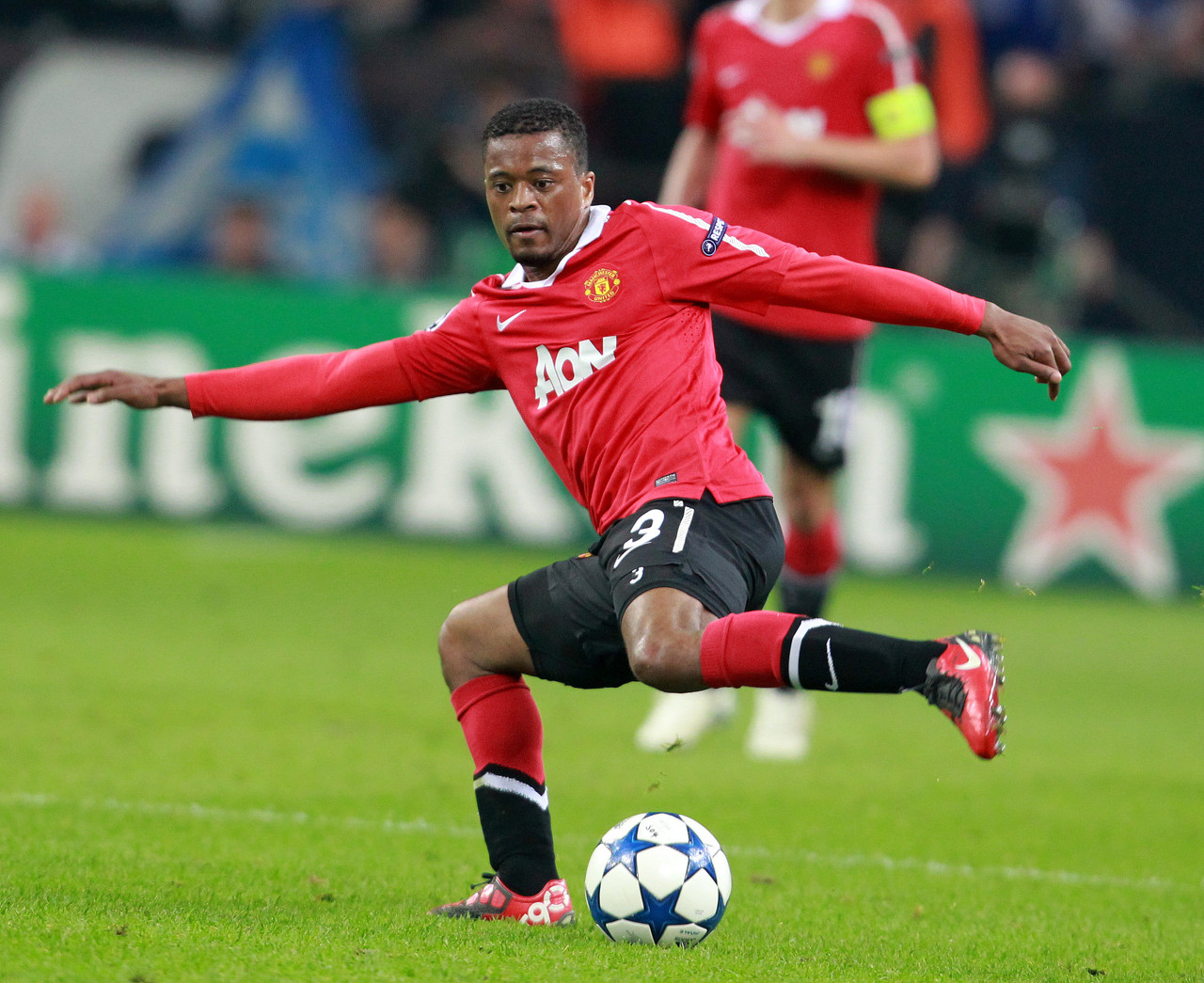 的青少年足 的青少年足